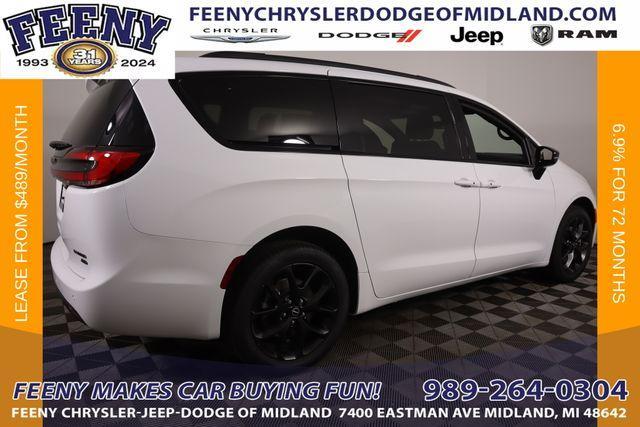new 2025 Chrysler Pacifica car, priced at $50,364