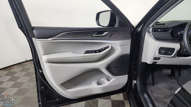 used 2022 Jeep Grand Cherokee car, priced at $34,734