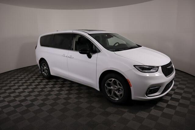 new 2024 Chrysler Pacifica car, priced at $45,970