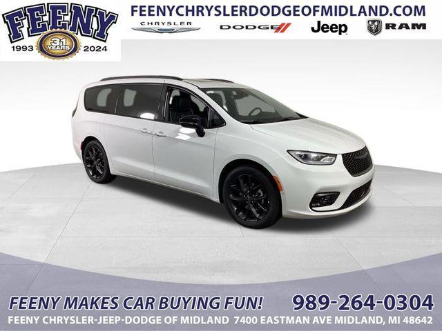 new 2025 Chrysler Pacifica car, priced at $47,404