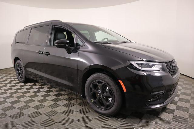 new 2025 Chrysler Pacifica Hybrid car, priced at $49,120