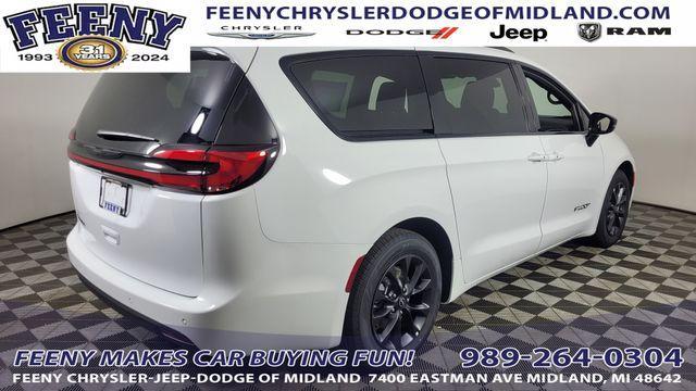 new 2025 Chrysler Pacifica car, priced at $41,181