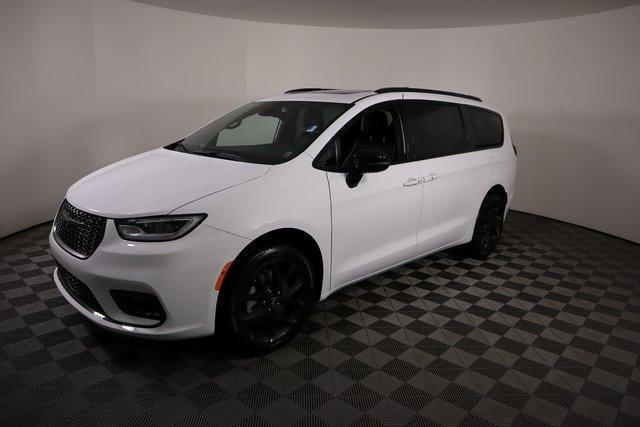 new 2024 Chrysler Pacifica car, priced at $54,370