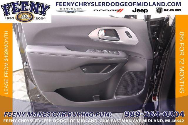 new 2025 Chrysler Pacifica Hybrid car, priced at $45,473