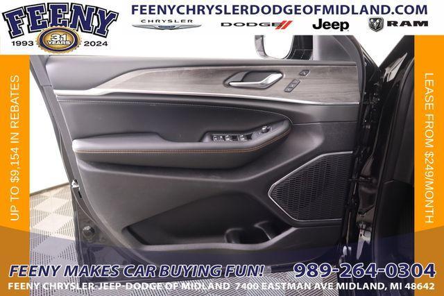 new 2025 Jeep Grand Cherokee car, priced at $52,005