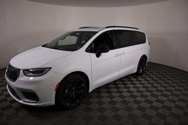 new 2024 Chrysler Pacifica car, priced at $47,513