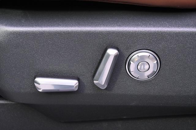 new 2025 Lincoln Navigator car, priced at $109,028