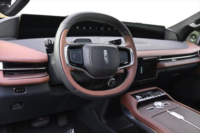new 2025 Lincoln Navigator car, priced at $109,028