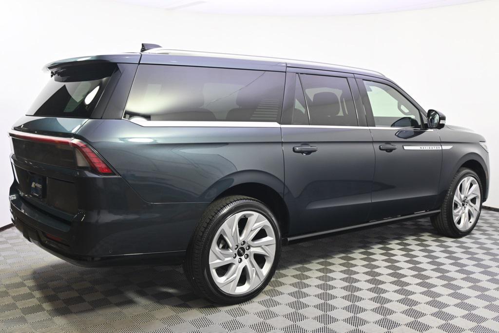 new 2025 Lincoln Navigator car, priced at $105,400