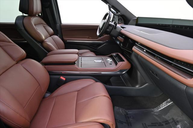 new 2025 Lincoln Navigator car, priced at $109,028