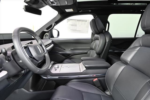 new 2025 Lincoln Navigator car, priced at $106,380