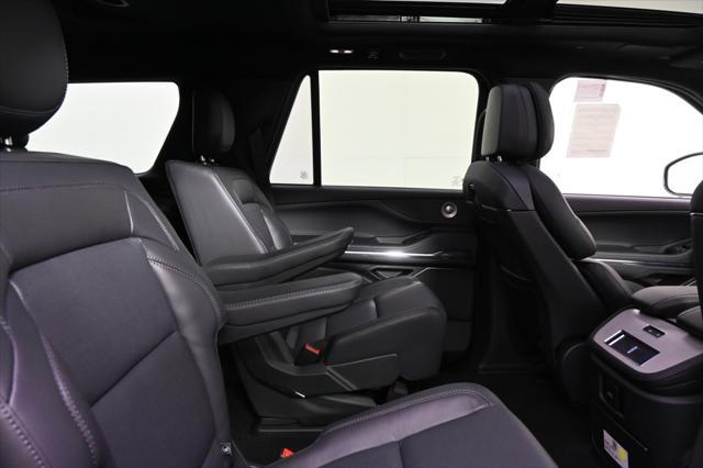 new 2025 Lincoln Navigator car, priced at $106,380