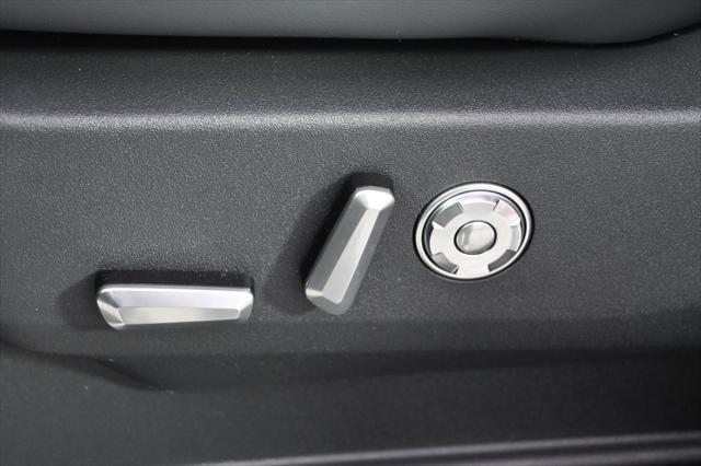 new 2025 Lincoln Navigator car, priced at $106,380