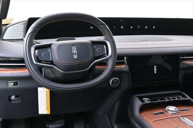 new 2025 Lincoln Navigator car, priced at $123,560