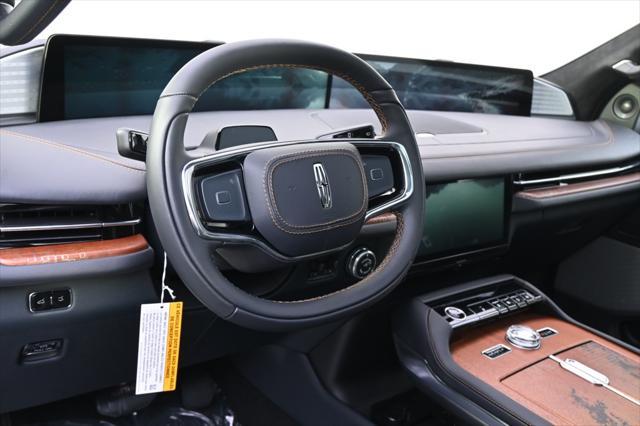 new 2025 Lincoln Navigator car, priced at $123,560