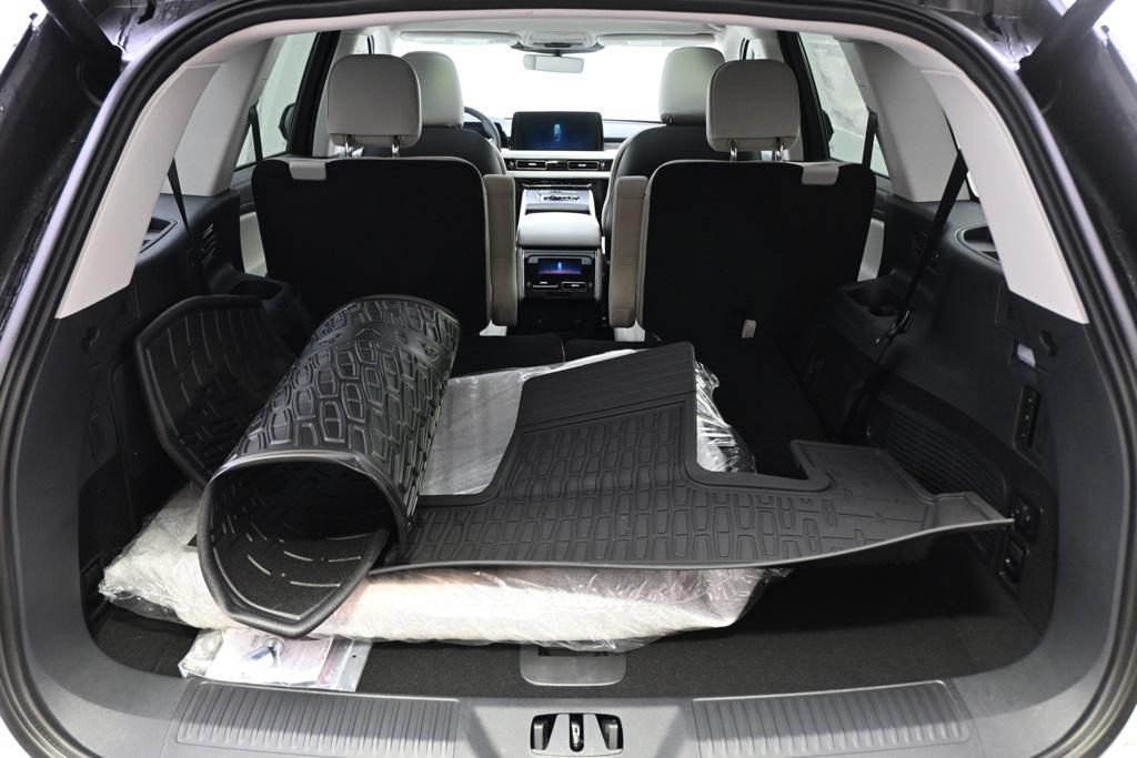 new 2025 Lincoln Aviator car, priced at $62,222