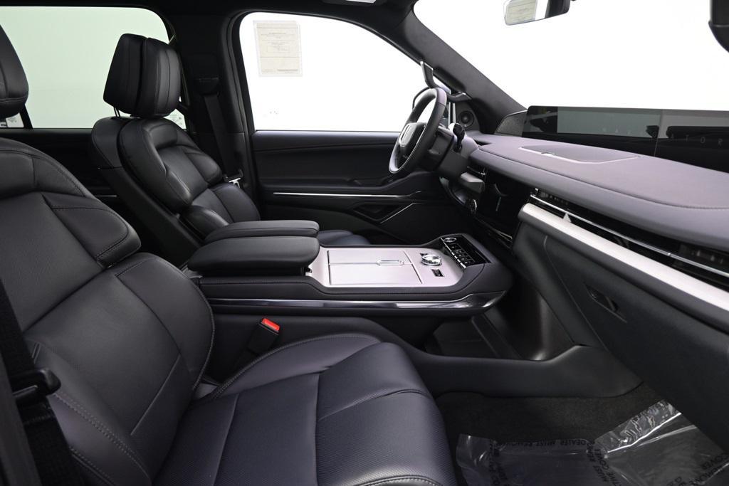 new 2025 Lincoln Navigator car, priced at $103,498