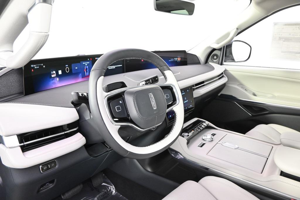 new 2025 Lincoln Navigator car, priced at $102,224