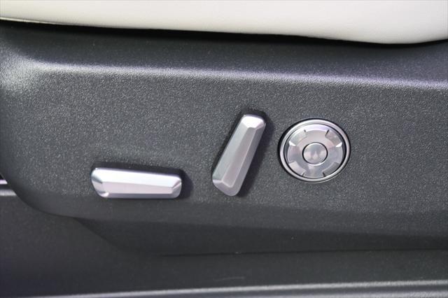 new 2025 Lincoln Navigator car, priced at $103,115