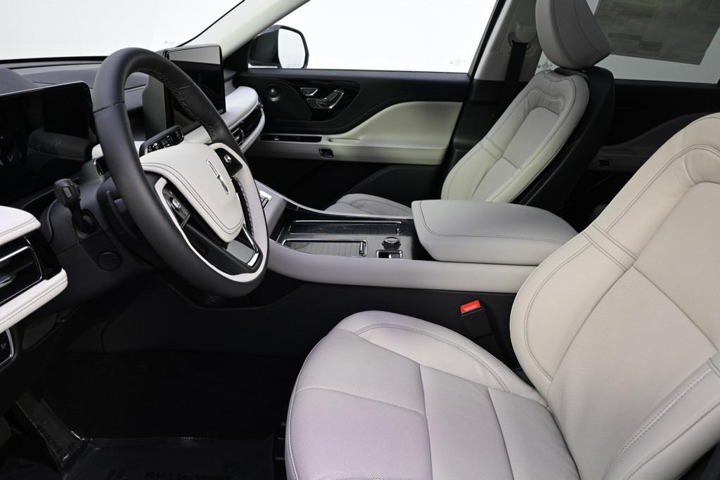 new 2025 Lincoln Aviator car, priced at $72,557