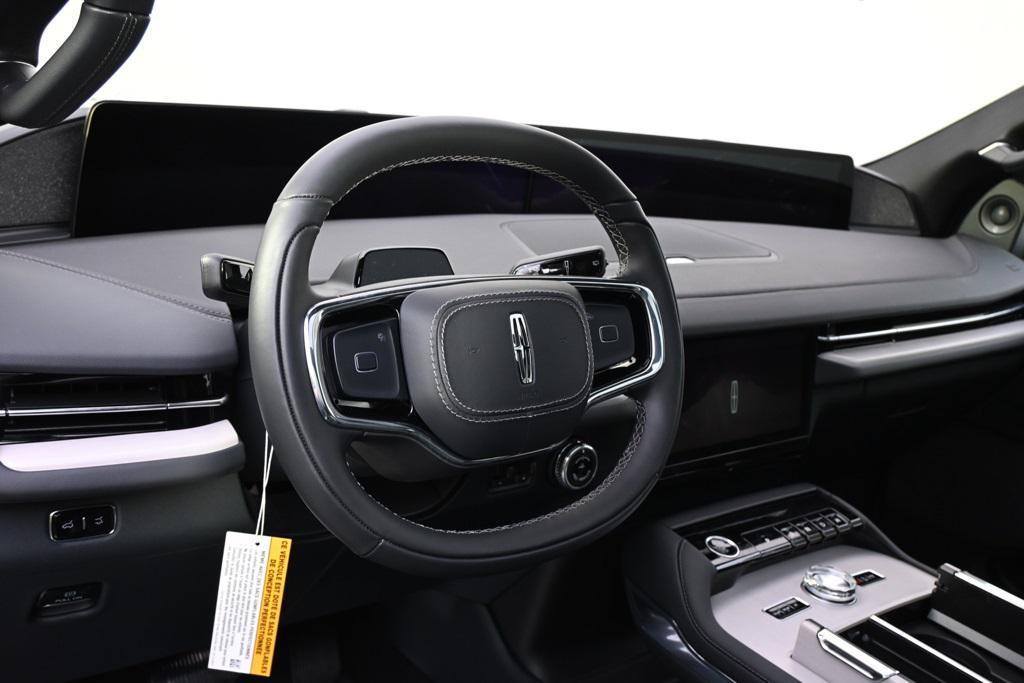 new 2025 Lincoln Navigator car, priced at $105,654