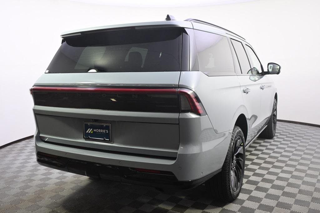 new 2025 Lincoln Navigator car, priced at $105,654