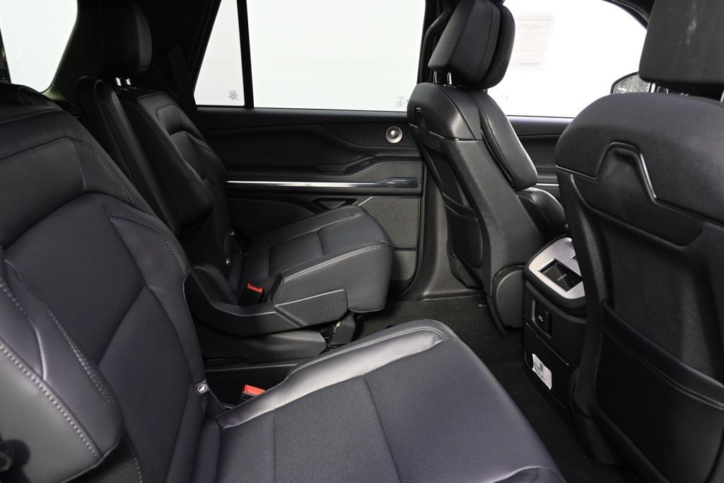 new 2025 Lincoln Navigator car, priced at $105,654