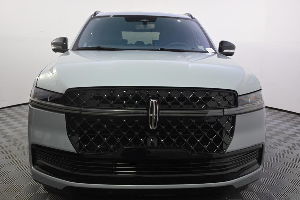 new 2025 Lincoln Navigator car, priced at $105,654