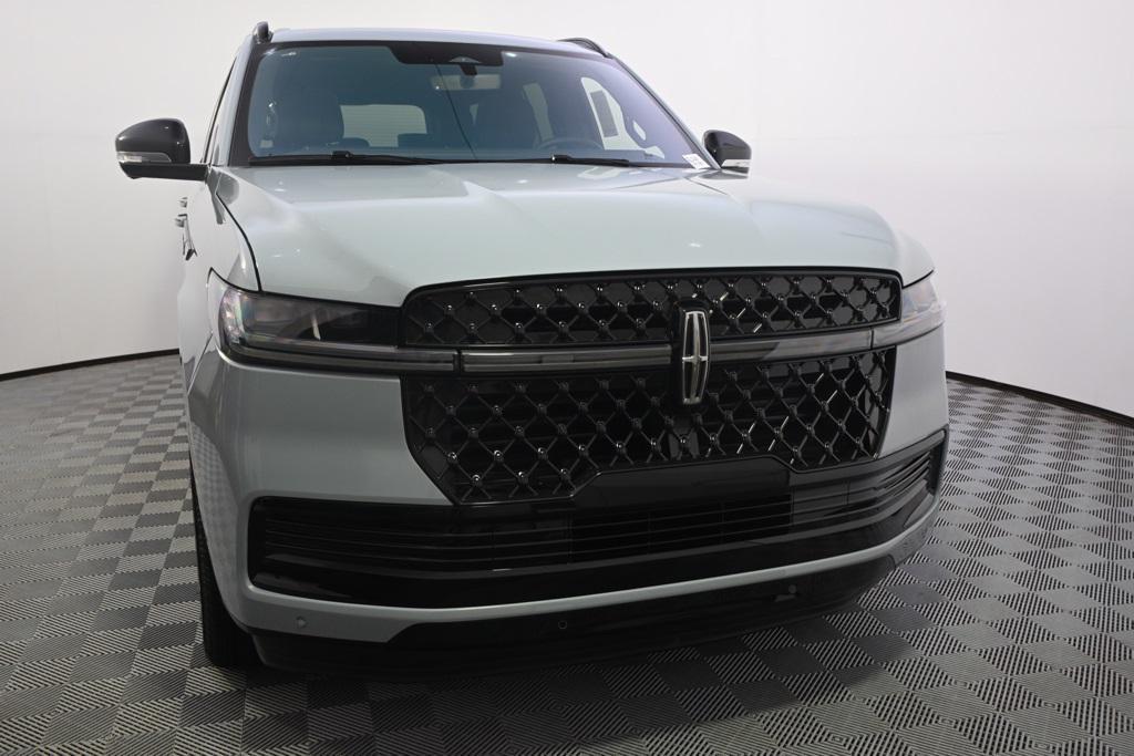 new 2025 Lincoln Navigator car, priced at $105,654