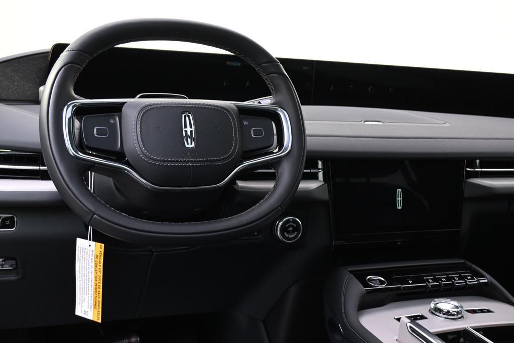 new 2025 Lincoln Navigator car, priced at $105,654
