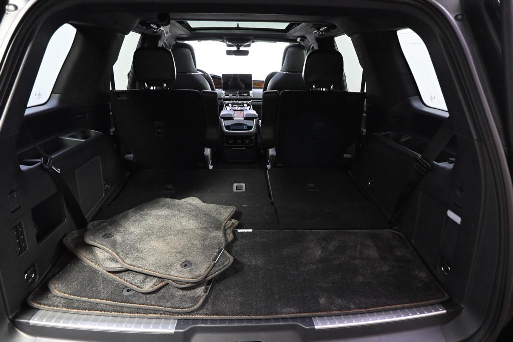 used 2022 Lincoln Navigator car, priced at $68,888