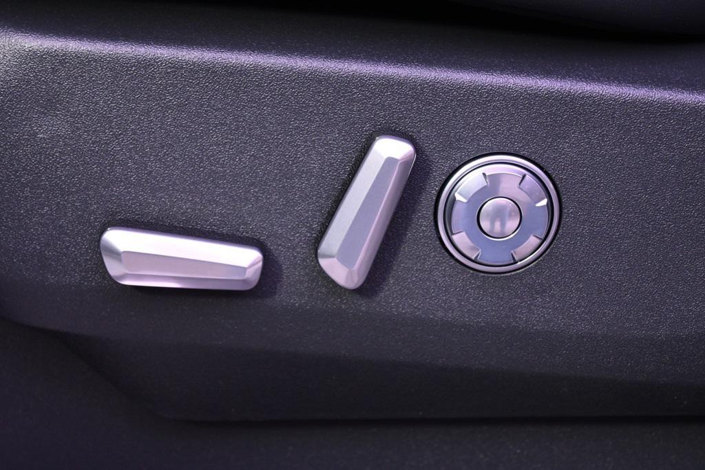 new 2025 Lincoln Navigator car, priced at $105,654