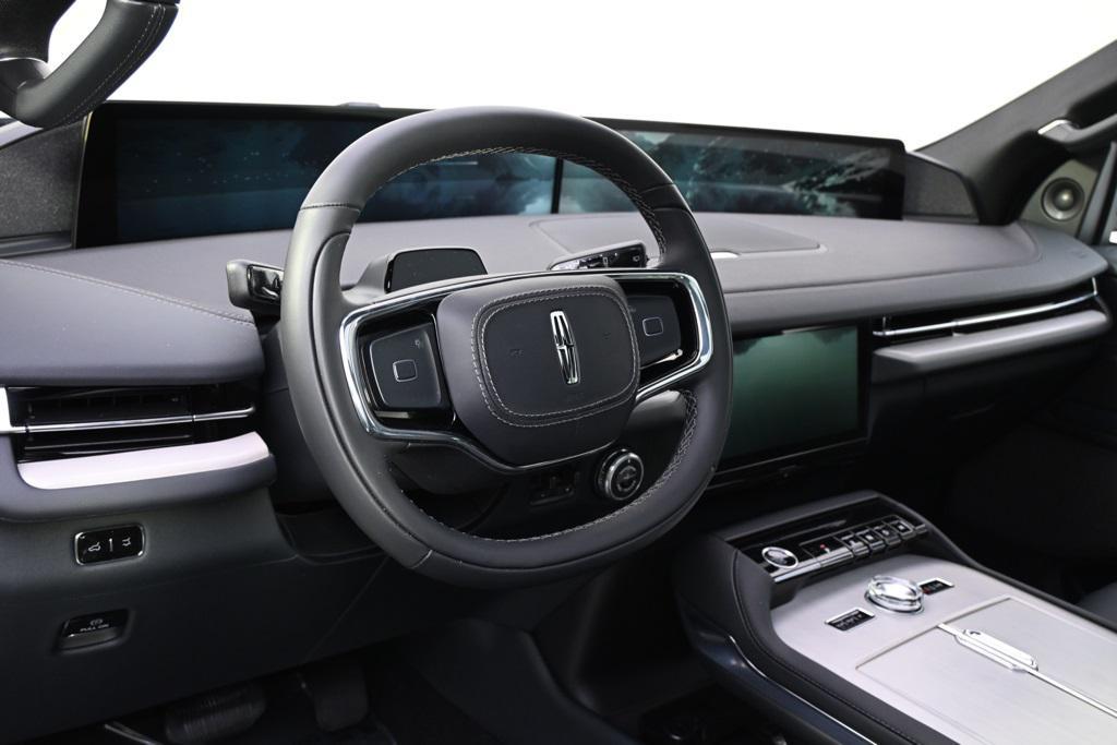new 2025 Lincoln Navigator car, priced at $105,654