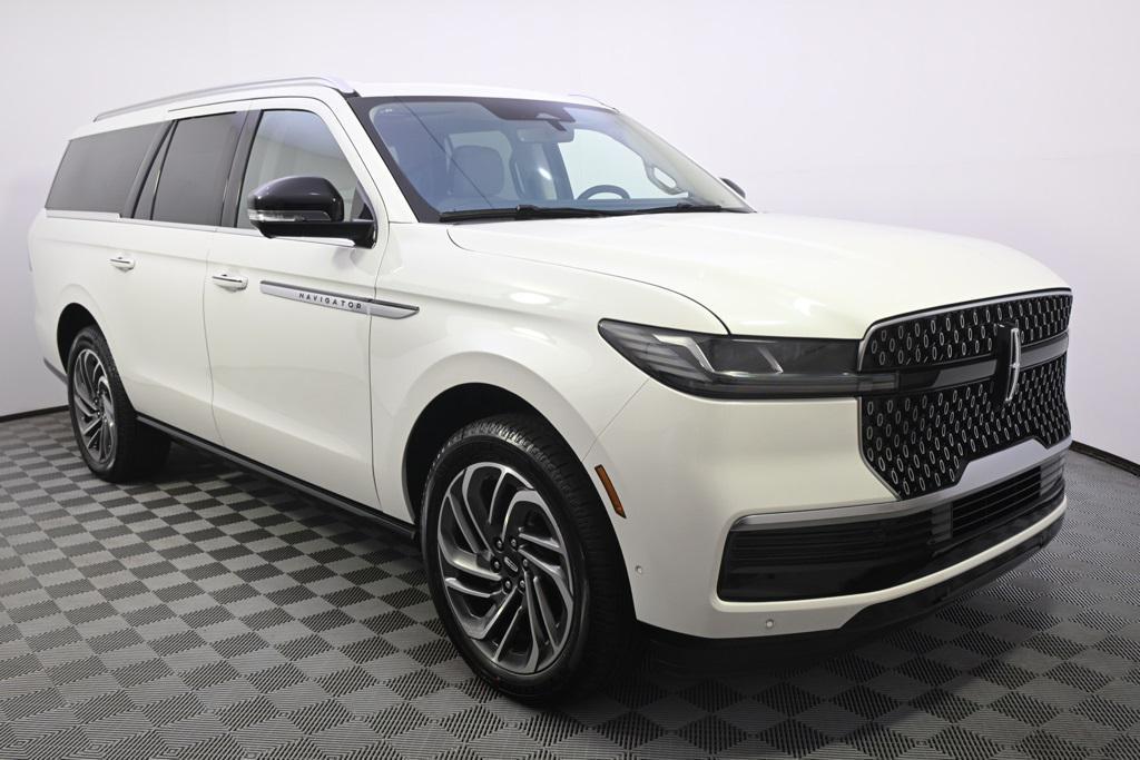 new 2025 Lincoln Navigator car, priced at $105,154
