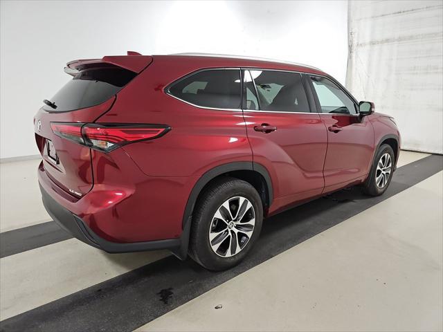 used 2021 Toyota Highlander car, priced at $39,599