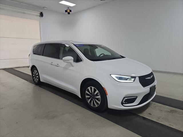 used 2022 Chrysler Pacifica Hybrid car, priced at $20,799