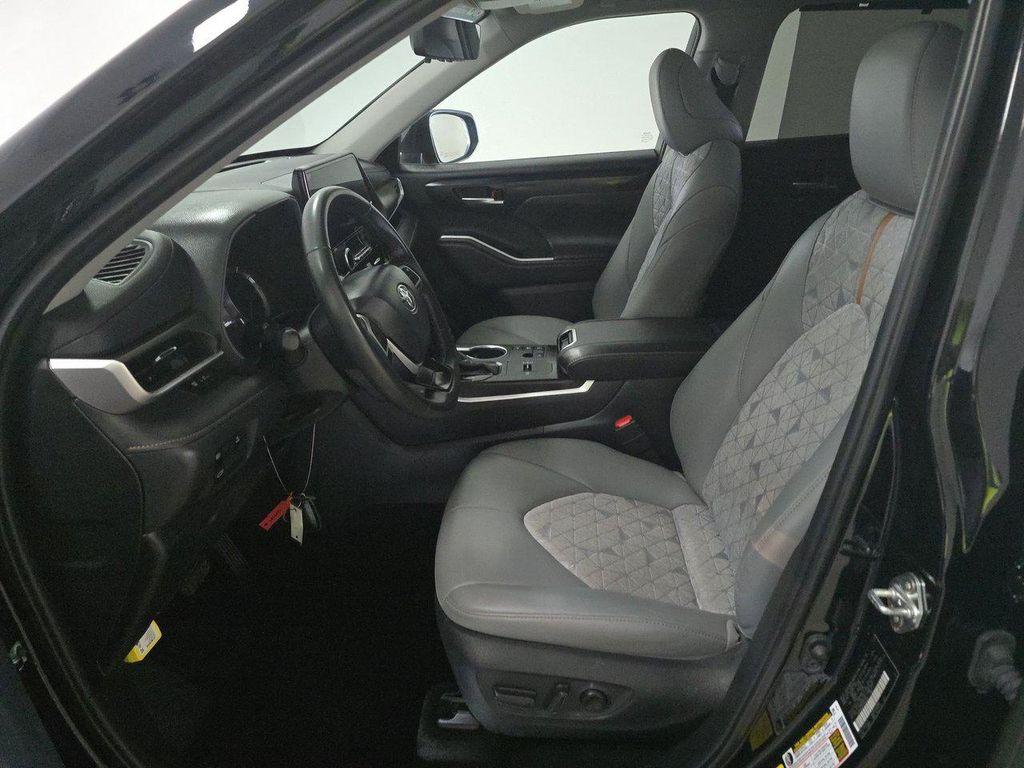 used 2023 Toyota Highlander Hybrid car, priced at $42,999