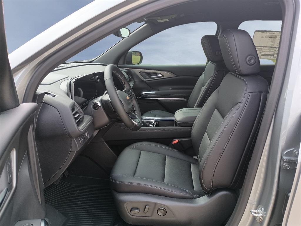 new 2025 Chevrolet Traverse car, priced at $44,120