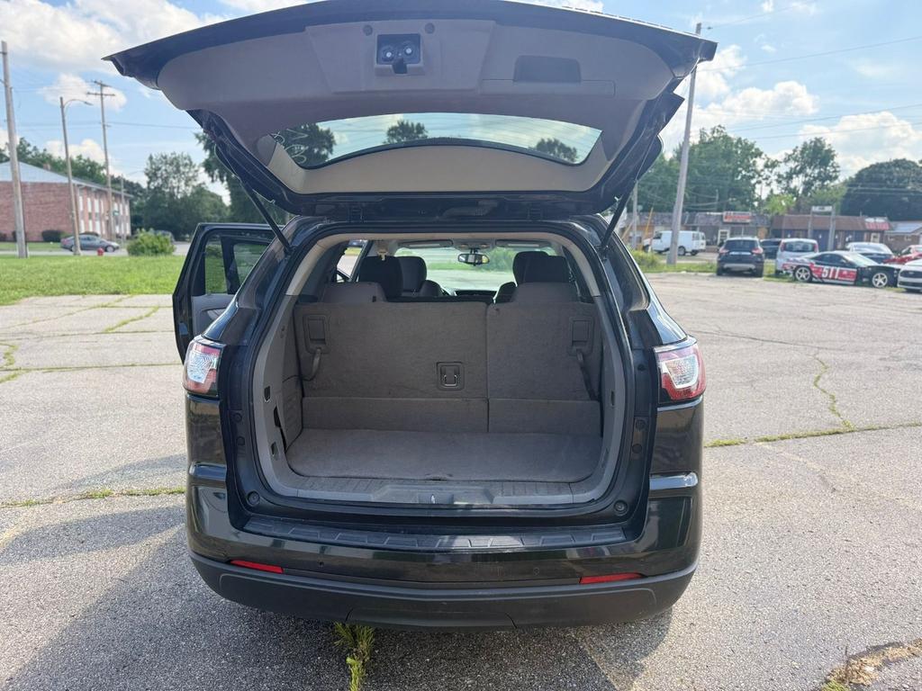 used 2015 Chevrolet Traverse car, priced at $5,200