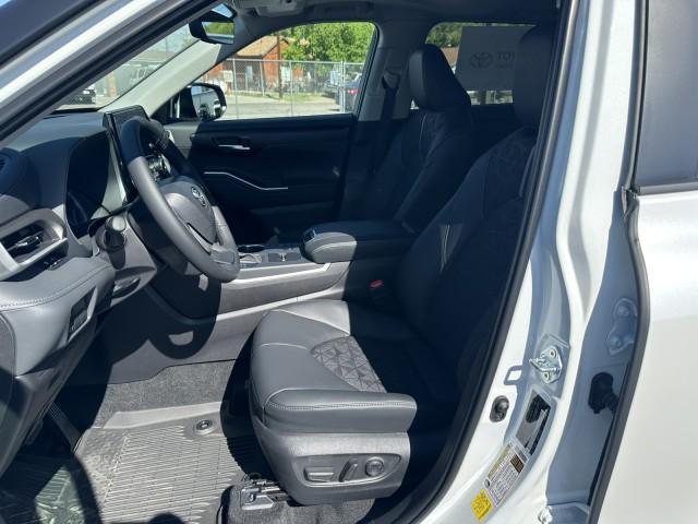 new 2025 Toyota Highlander Hybrid car, priced at $51,777