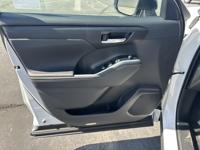 new 2025 Toyota Highlander Hybrid car, priced at $51,777