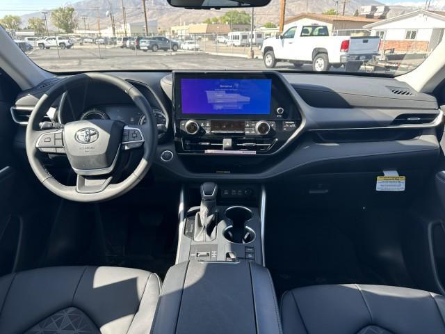 new 2025 Toyota Highlander Hybrid car, priced at $51,777