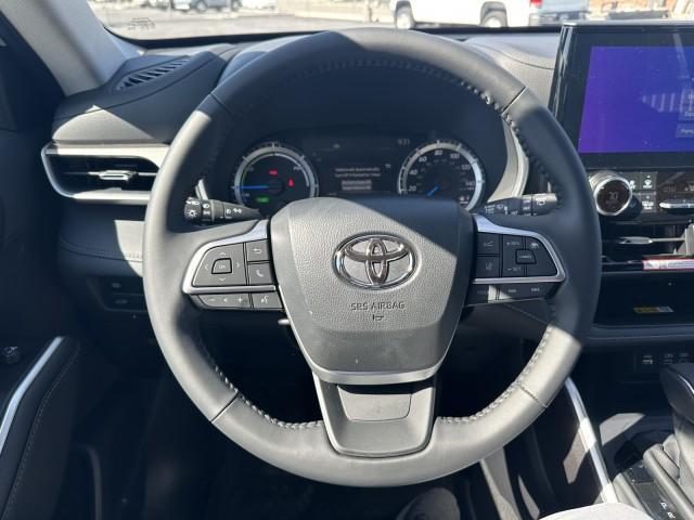 new 2025 Toyota Highlander Hybrid car, priced at $51,777