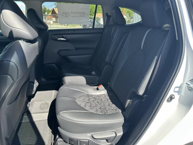 new 2025 Toyota Highlander Hybrid car, priced at $51,777