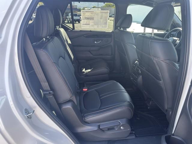 new 2025 Honda Pilot car, priced at $51,350