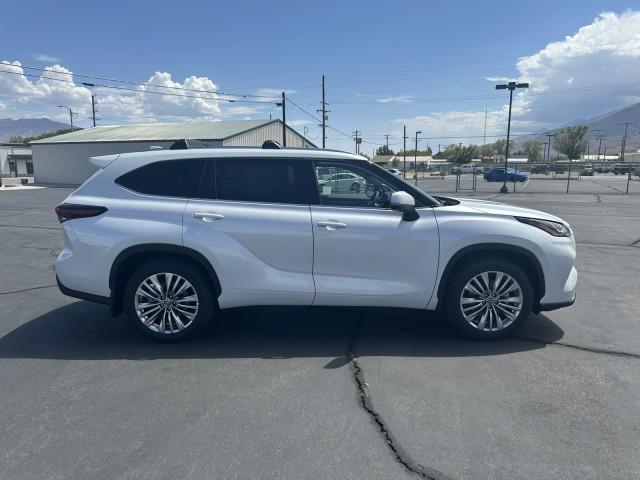 new 2025 Toyota Highlander car, priced at $55,423