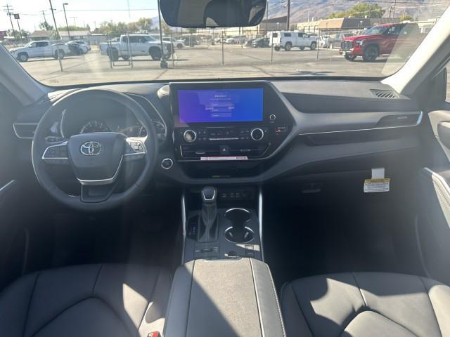 new 2025 Toyota Highlander car, priced at $48,943