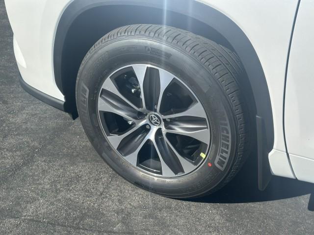 new 2025 Toyota Highlander car, priced at $48,943