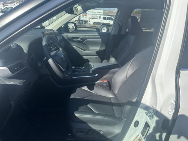 new 2025 Toyota Highlander car, priced at $48,943