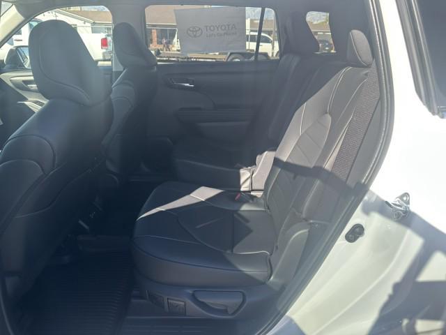 new 2025 Toyota Highlander car, priced at $48,943